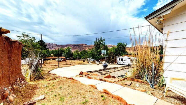 Foto del edificio - Downstairs Duplex