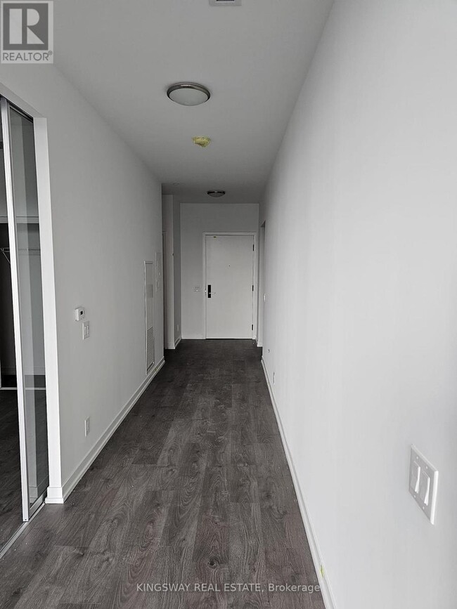 Building Photo - 270 Dufferin St