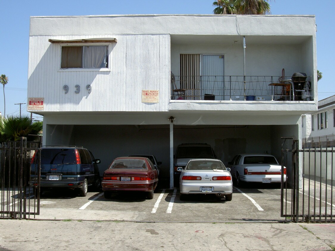Primary Photo - 939 W 82nd St