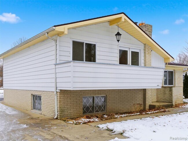 Foto del edificio - 38301 Murdick Dr