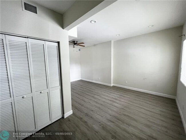 Foto del edificio - 627 Bunker Rd