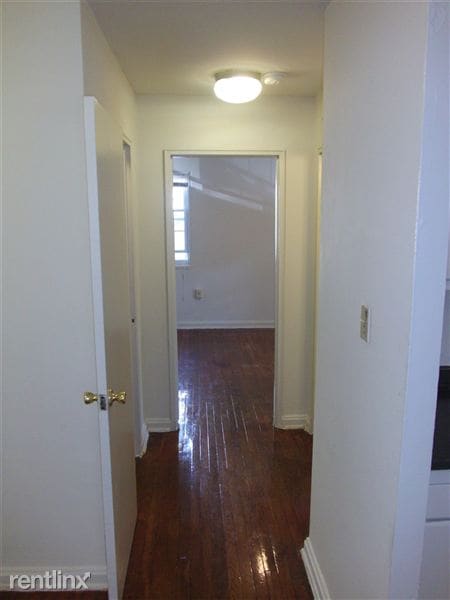 Building Photo - 8206 Roanoke Ave