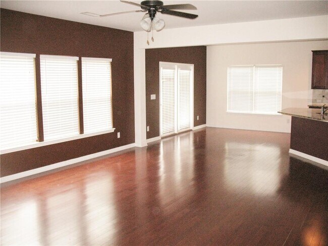 Foto del edificio - 7255 Rocking Horse Ln