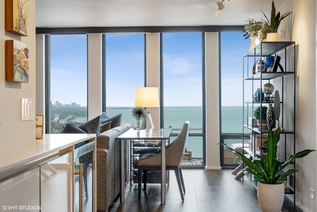 Building Photo - 200 E Delaware Pl