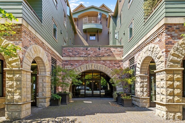 Building Photo - 4123 California Ave SW