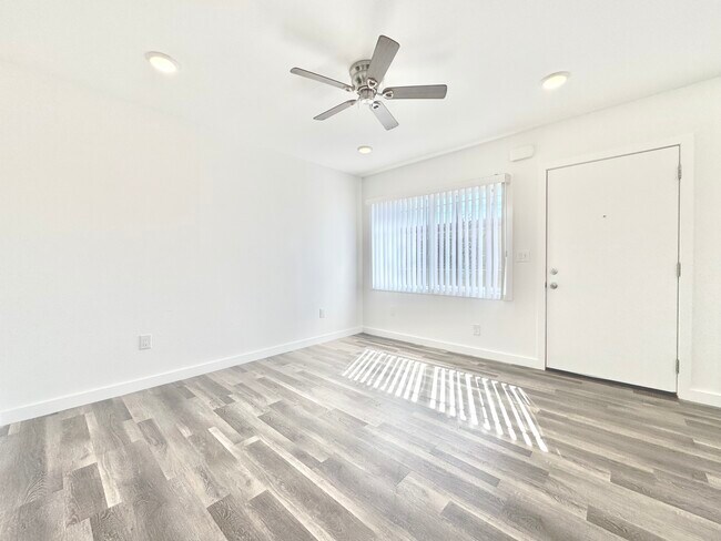 Foto del edificio - 8910 Avalon Blvd