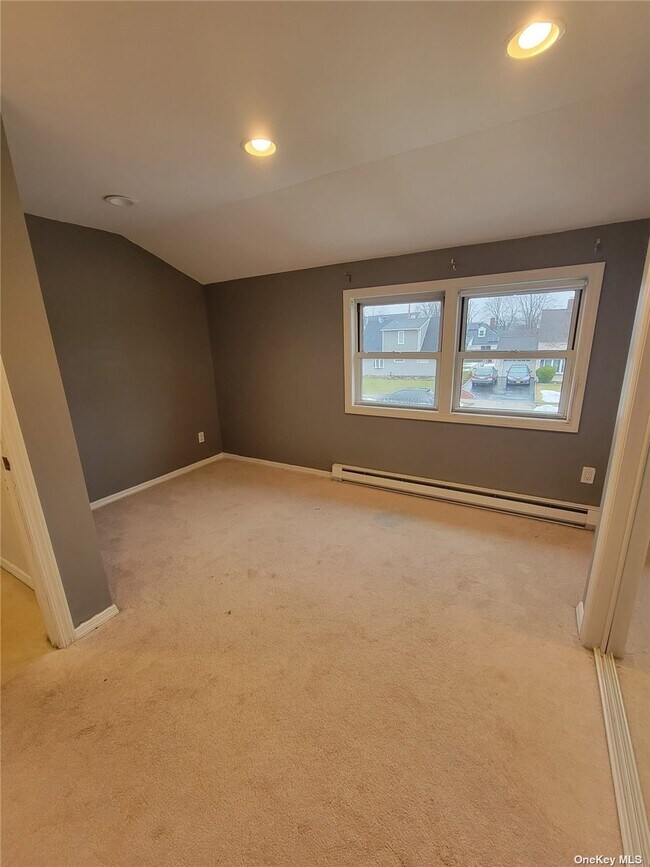 Building Photo - 15 Pewter Ln