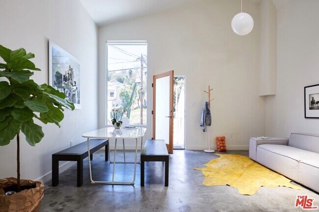 Building Photo - 2226 Echo Park Ave