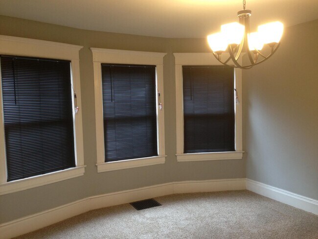 Comedor - 17 N Randolph St