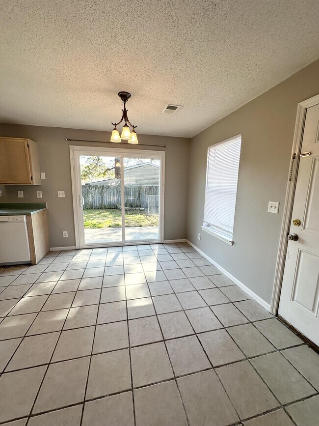 Building Photo - 24 Irongate Dr