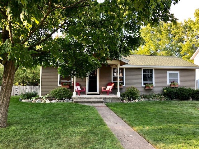 Primary Photo - 112 Chippewa St