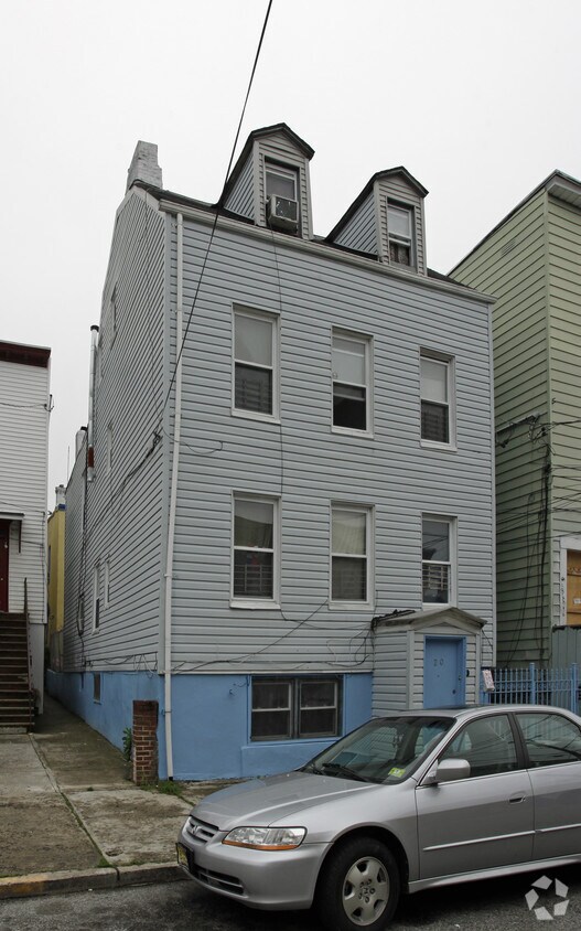 Primary Photo - 20 Elm St