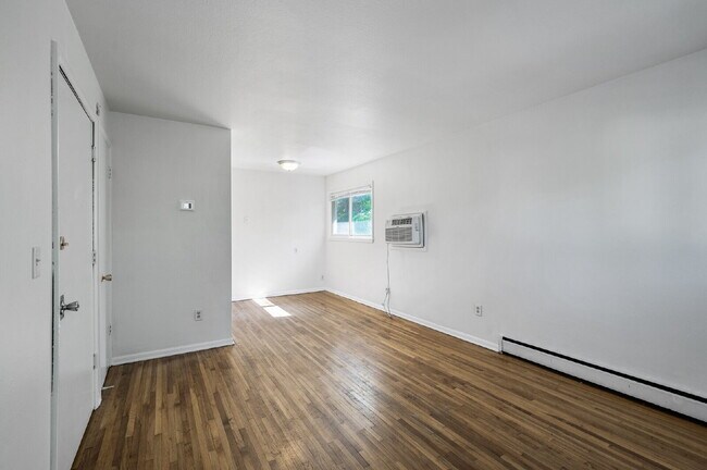 Foto del edificio - Renovated Upper-Level 2BR Unit in Minneapo...