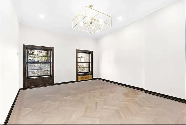 Building Photo - 121 E 37th St