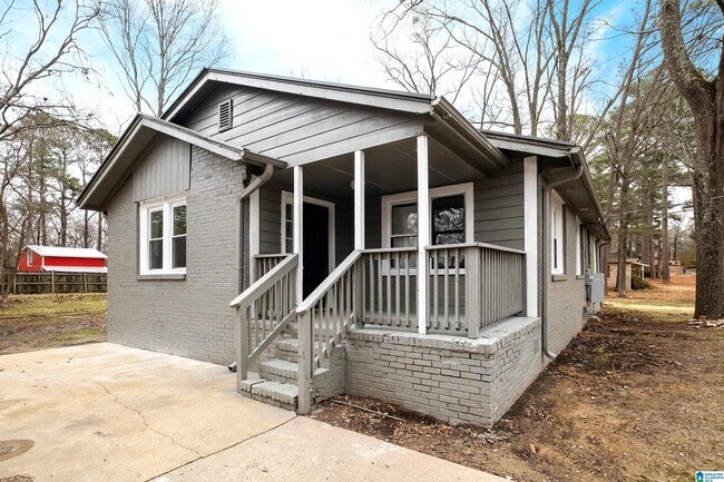 Building Photo - 1017 Pickens Dr