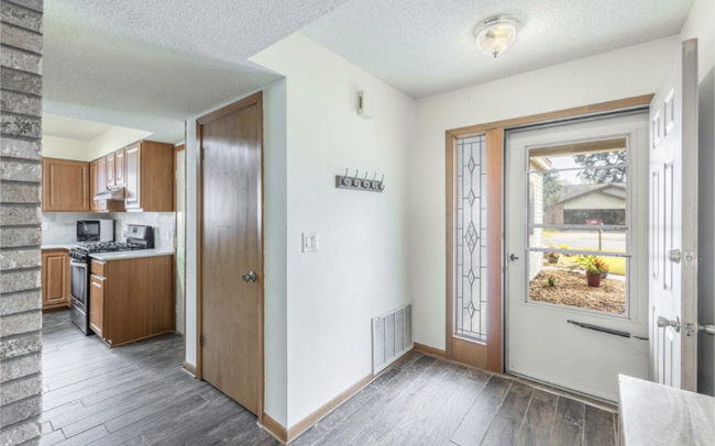 Building Photo - 355 Evergreen Ave