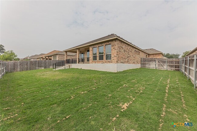 Foto del edificio - 3212 Trinity Dr