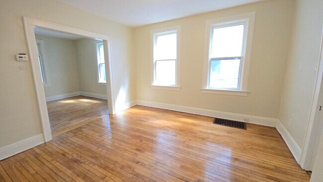 Foto del edificio - 2443 N Bartlett Ave