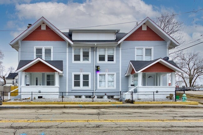 Building Photo - 914 E 22nd St