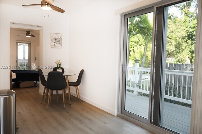 Foto del edificio - 513 SW 18th St