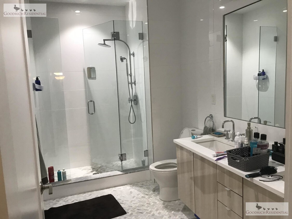 Foto principal - 30 B St