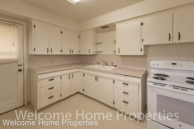 Building Photo - 2 br, 1 bath House - 24 SW 5th St