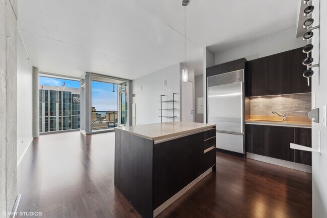 Foto del edificio - 600 N Fairbanks Ct