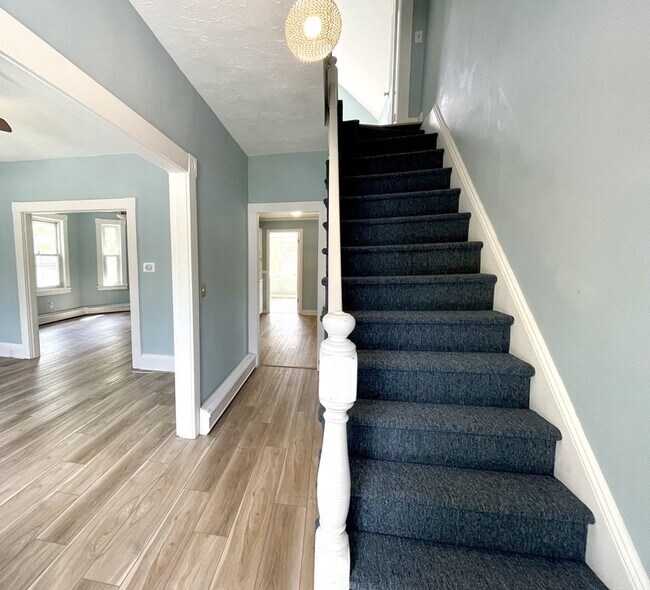 10 Carleton Ave, Chelmsford, MA 01824 House Rental in Chelmsford, MA