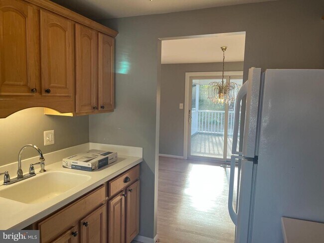 Foto del edificio - 3233 Holly Berry Ct