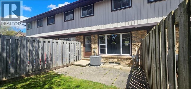 Building Photo - 210 Glamis Rd