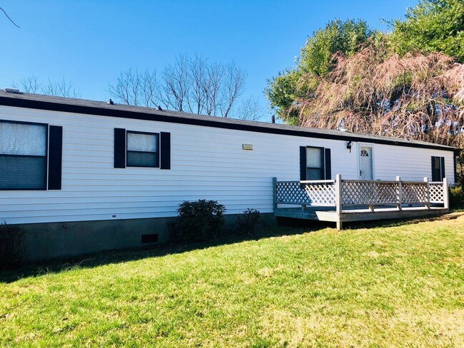 Building Photo - MOVE-IN READY! NO HUD OR SECTION 8