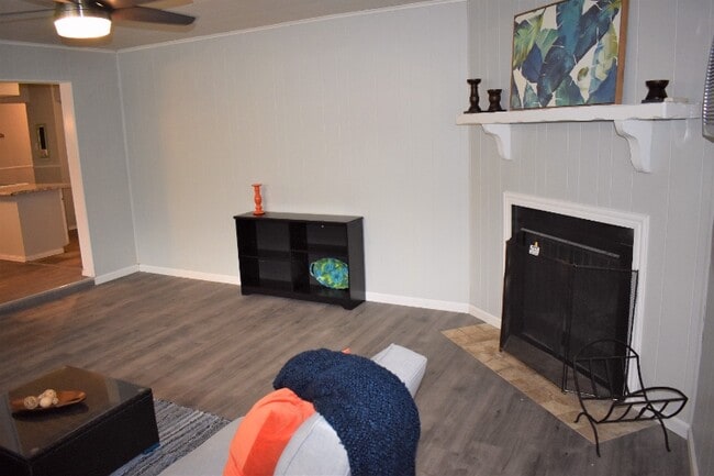 Building Photo - 1300 Milam Way