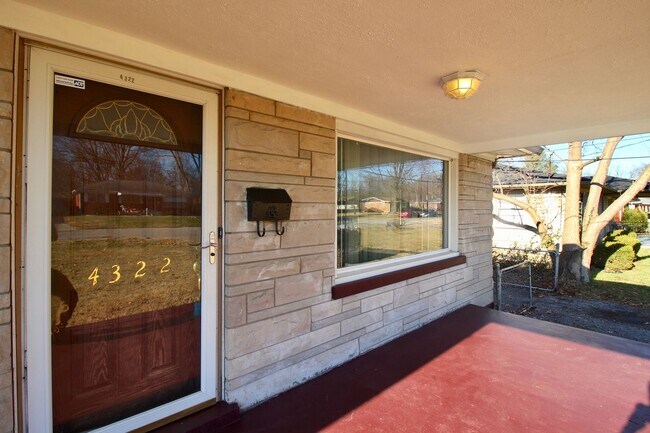 Building Photo - Super 3-brm stone ranch with basement in e...
