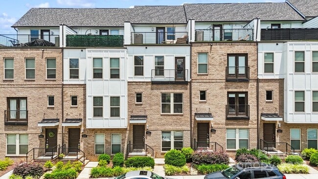 Building Photo - 15012 New Amsterdam Ln