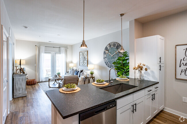 1BR, 1BA - Media luna - 643SF - Cocina - The Farm at Golston Hill Collection