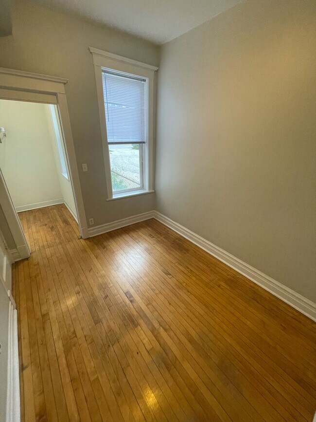 Foto del edificio - 2475 N Clybourn Ave