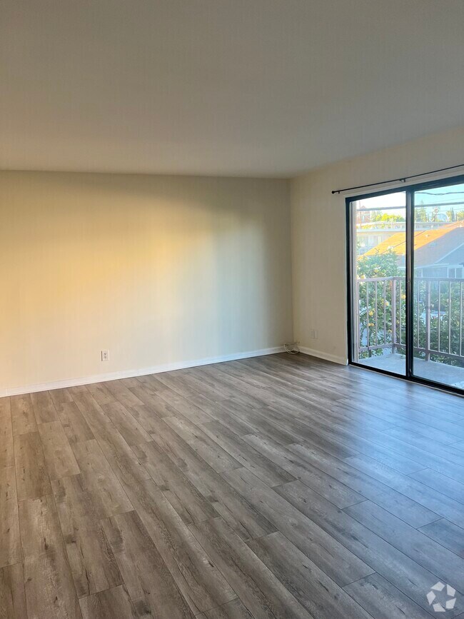 Building Photo - 1759 N Mariposa Ave