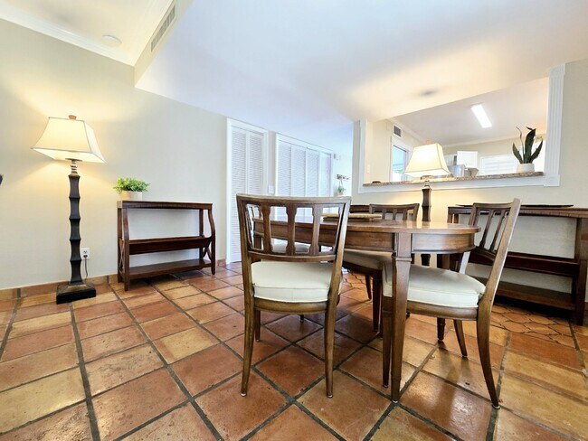 Building Photo - 123 Bob O Link Way ~ Charming Naples Condo...