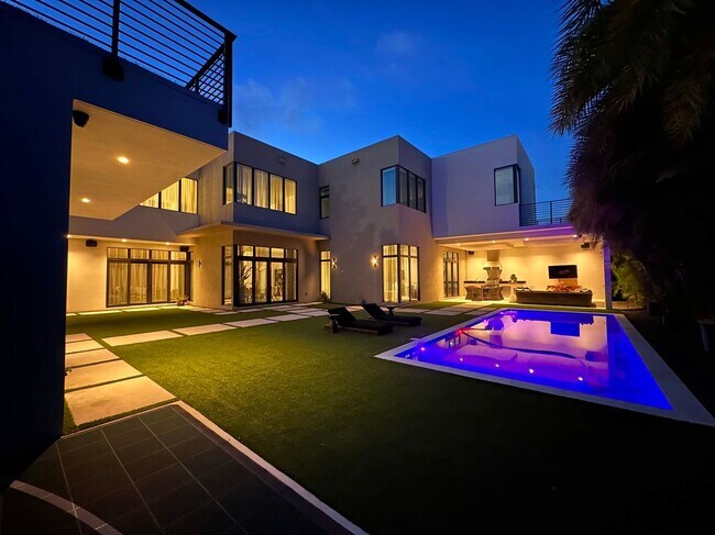 Foto del edificio - 6811 NW 104th Path