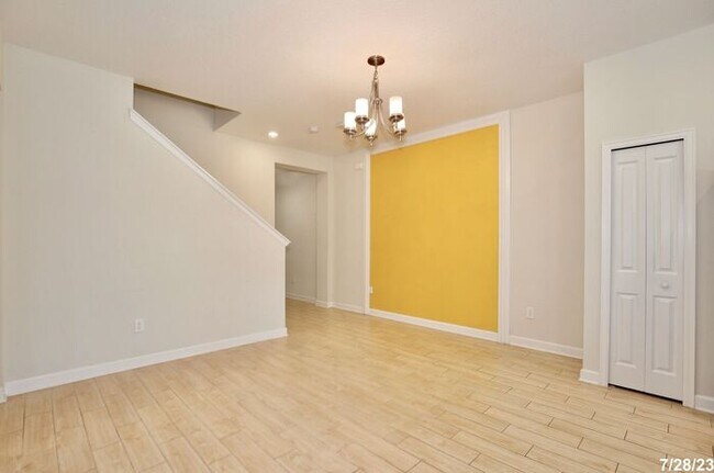 Building Photo - Modern 3/2.5 Spacious Townhome with a 2 Ca...