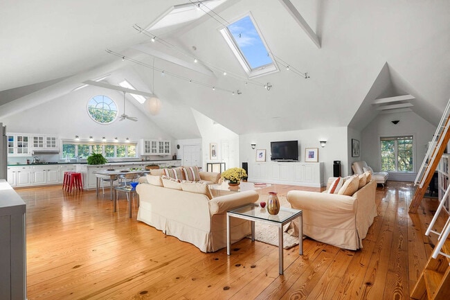 Foto del edificio - 7470 Sound Ave