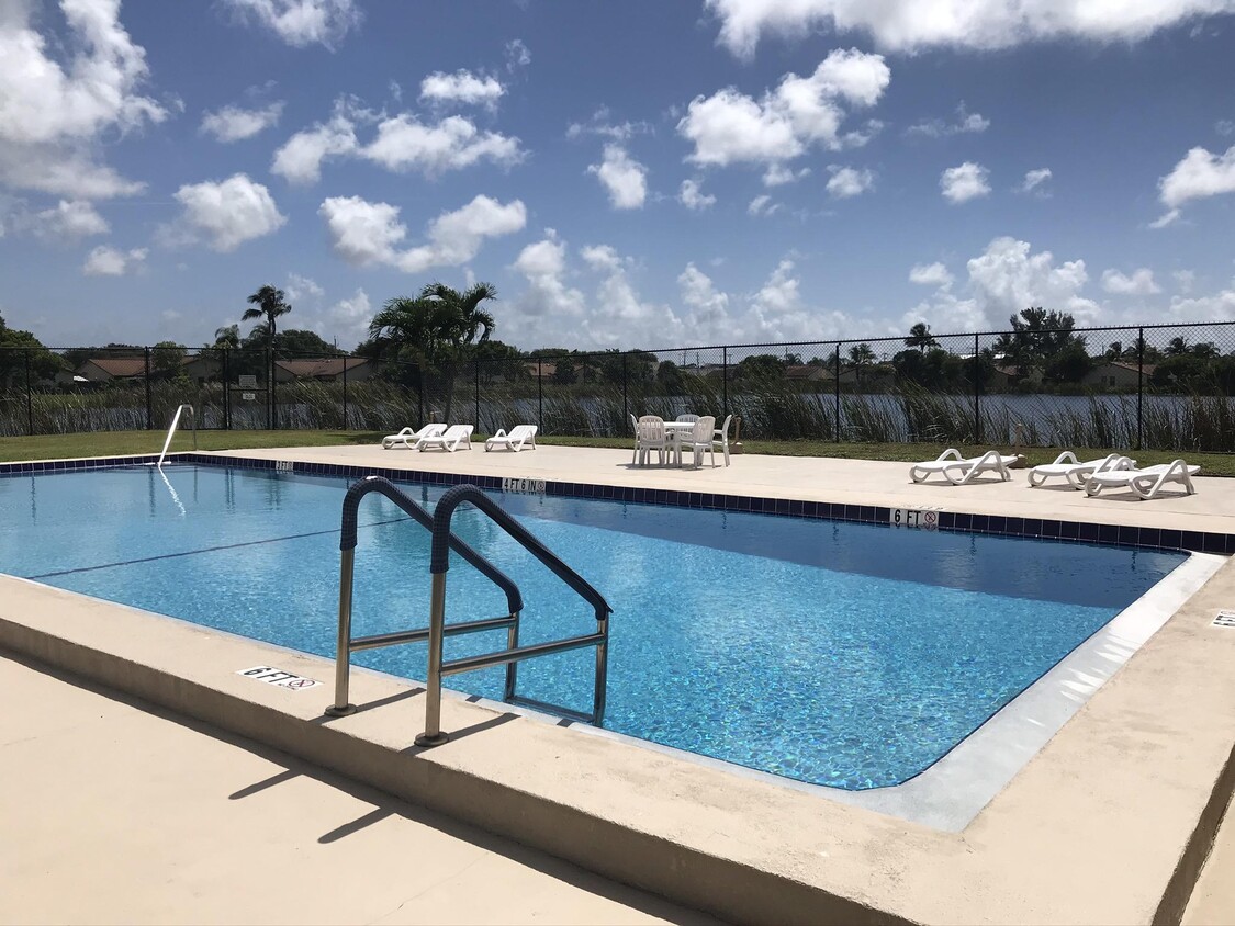 Foto principal - 102 Waterview Dr
