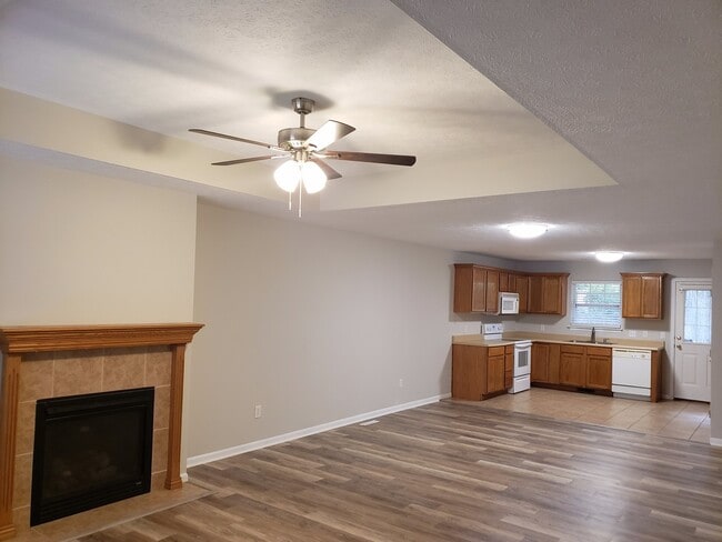 Building Photo - South East Springfield - Southern Hills - ...