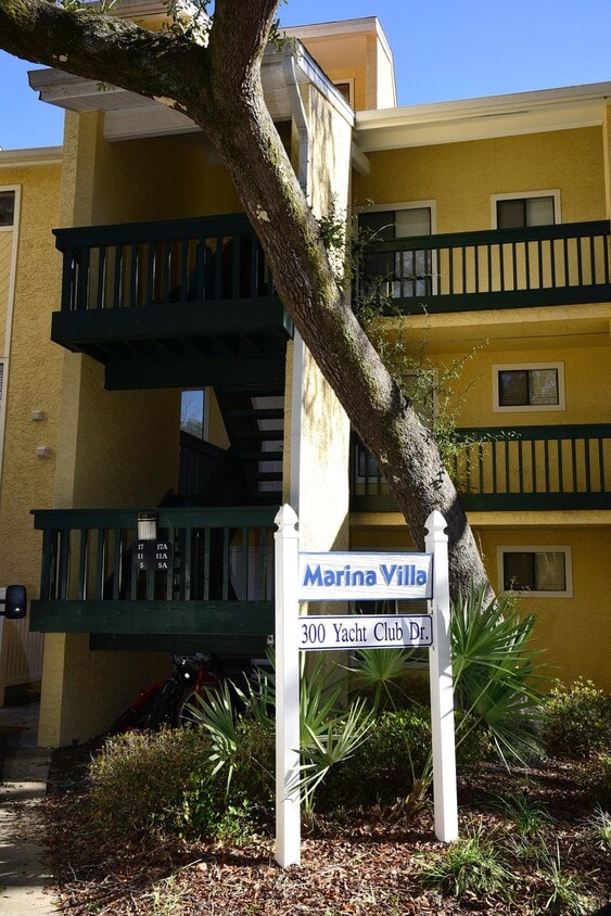 Primary Photo - 300 Yacht Club Dr
