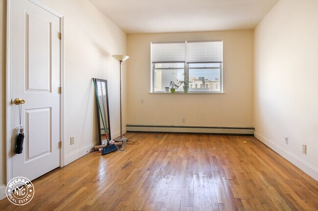 Building Photo - 1342 Dekalb Ave