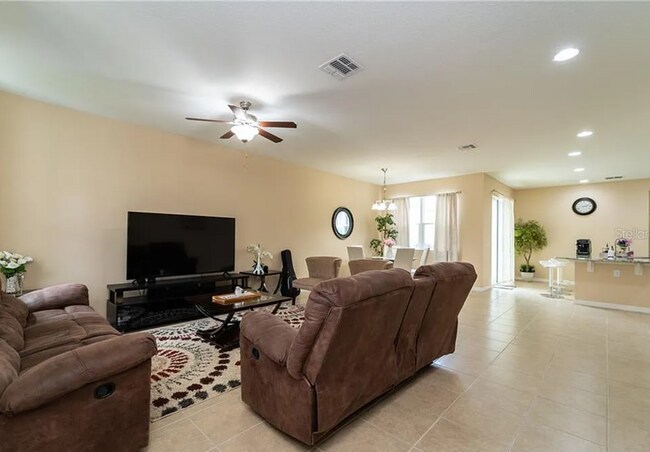 Foto del edificio - 13749 Beckman Dr