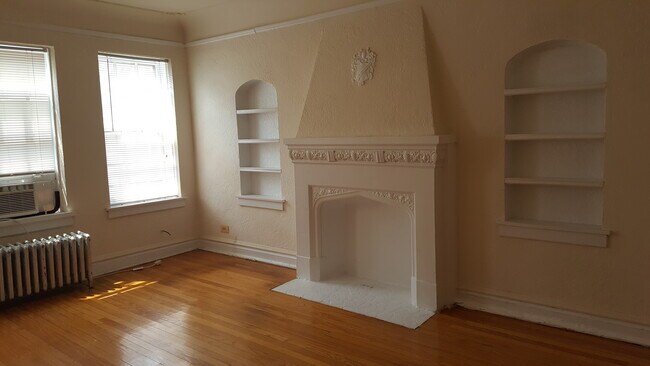 Foto del edificio - 6321 N Mozart St