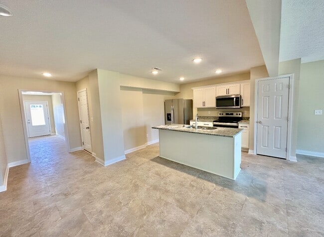 Building Photo - 202 Dixon Cir