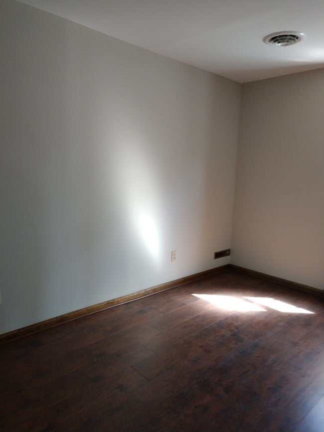 Building Photo - 519 W Potomac St