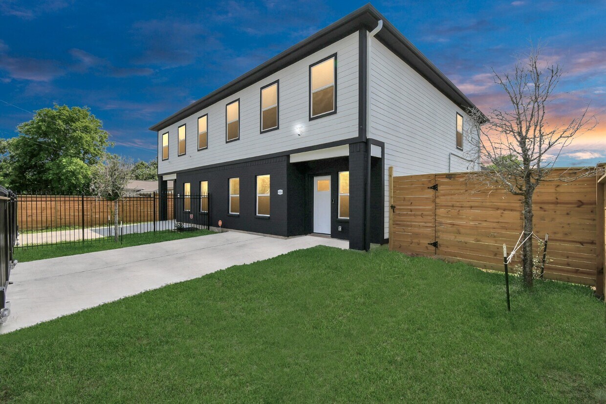 Foto principal - 8406 Parnell St